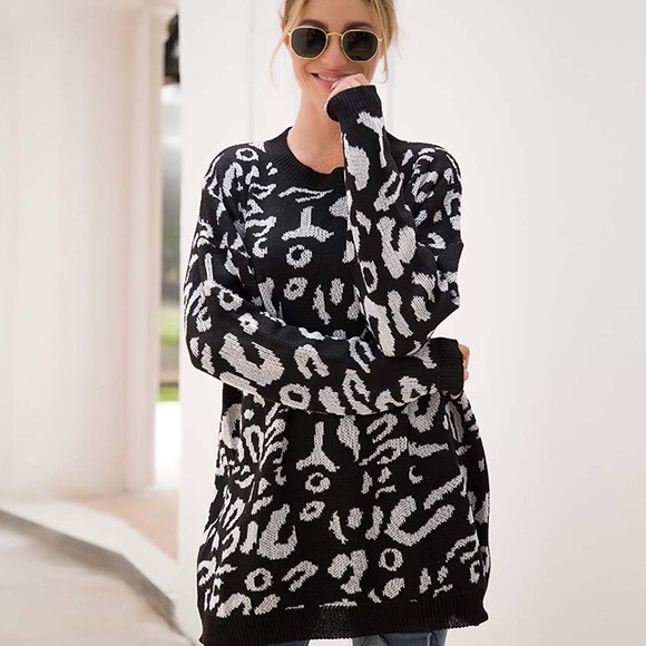 Sweaters - Black and White Oversized Sweater.